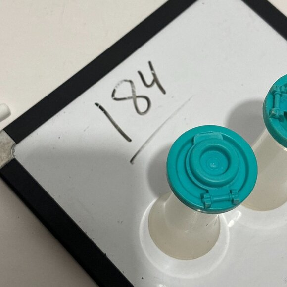 Vintage Tupperware Salt & Pepper Shakers Set Blue Closeable Lids Spice 4" - Picture 13 of 13